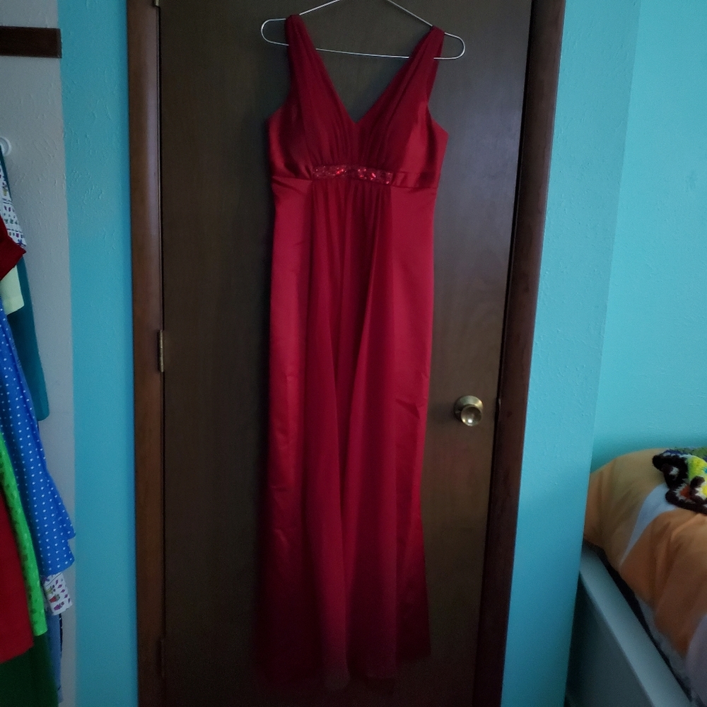 (2Sizes Available) Maroon Bead Detail Formal Dress